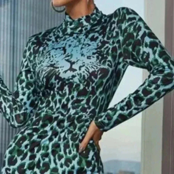 Women's Blue Animal Print Dress - Split - Long Sleeve Dress- Size Medium - Picture 2 of 11